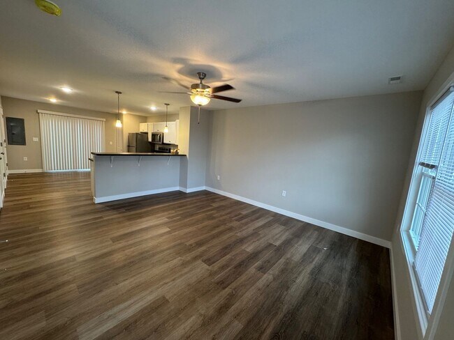Building Photo - 1605 Woodrow Cir