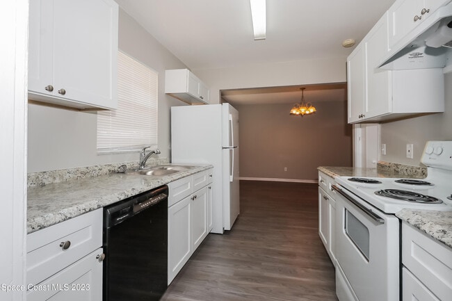 Building Photo - 159 NW Avens St