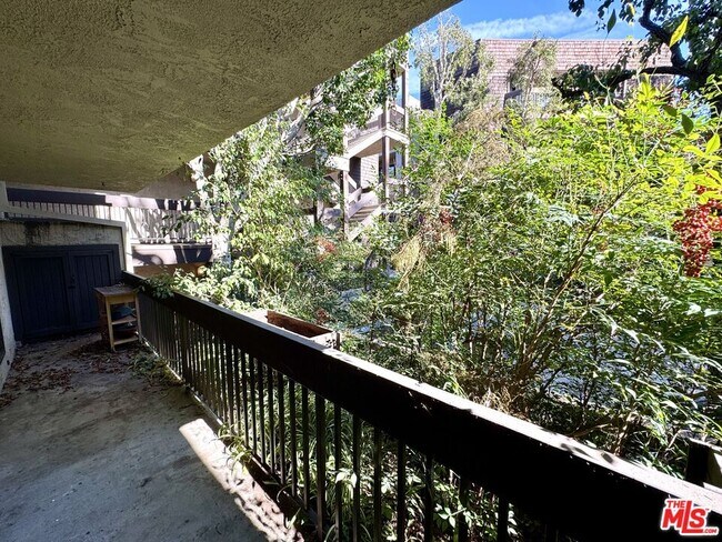 Building Photo - 950 Kings Rd