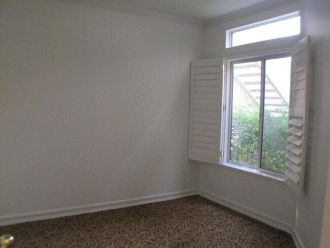 Building Photo - Arbor Park 2 Bedroom Lower Unit Condo in V...