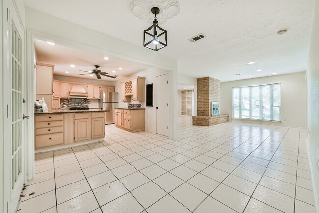 Building Photo - 807 Stadium Cir