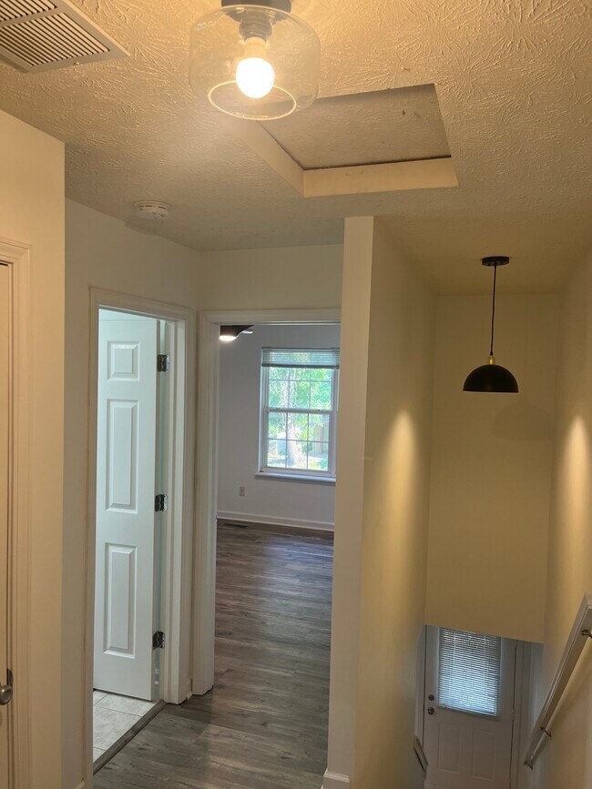 Building Photo - 1414 E New York St