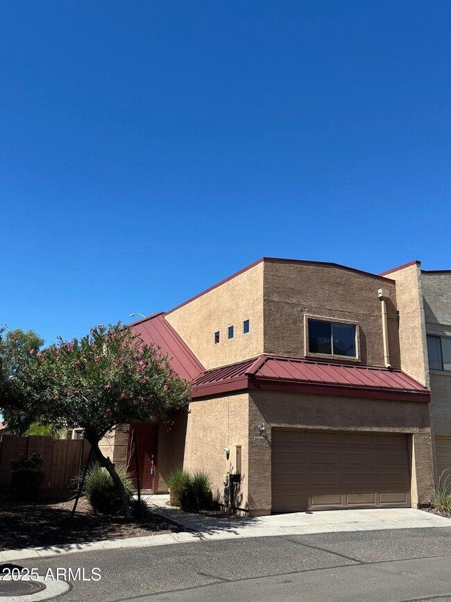 Building Photo - 1015 S Val Vista Dr