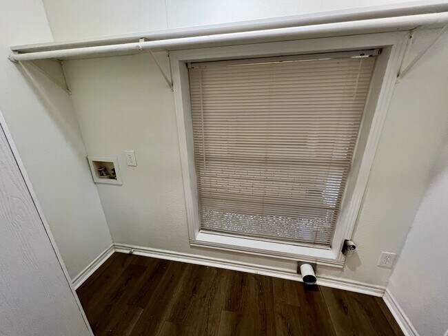 Building Photo - 3225 Knox St