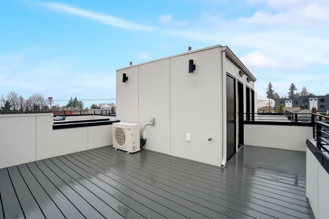 Building Photo - Immaculate NEW CONSTRUCTION Seattle Townhome w/ a Rooftop Deck and Parking Space!