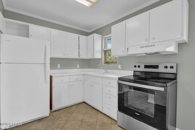 Building Photo - 922 Everitt Ave