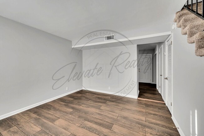 Building Photo - Two Bedroom Duplex near Trinity Hills in Nashville!