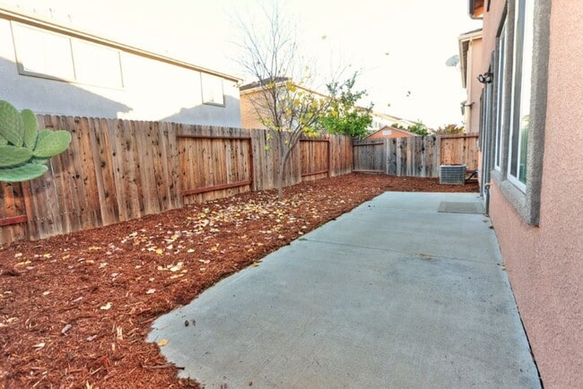Building Photo - Beautiful 4 Bed 3 full bath Natomas Home!!