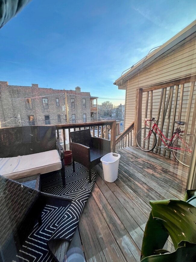 Building Photo - 2303 W North Ave