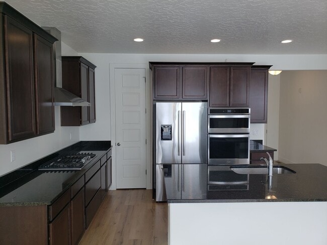 Building Photo - Trails and more at this Harvest Park Home in Mapleton!!