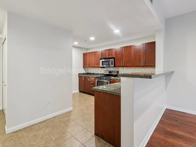 Building Photo - 206 Park Blvd