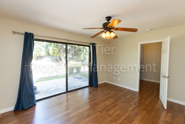 Building Photo - Beautiful 2 bed, 2.5 bath, 1373 sqft Townh...