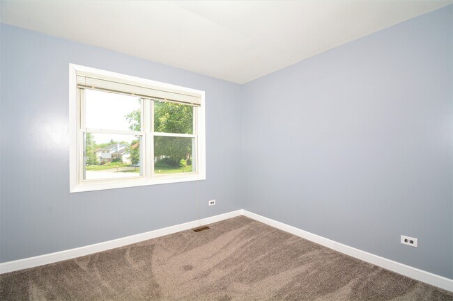Building Photo - 1126 Honeywood Dr