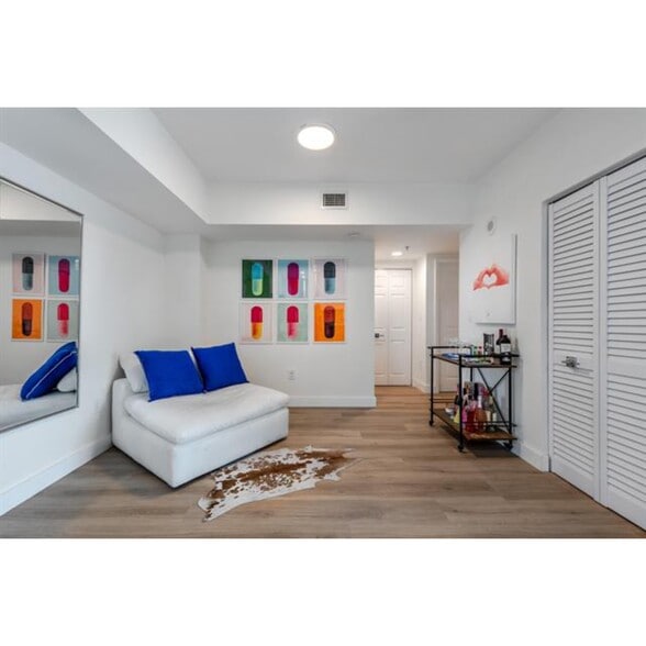 Building Photo - 1723 SW 23rd St