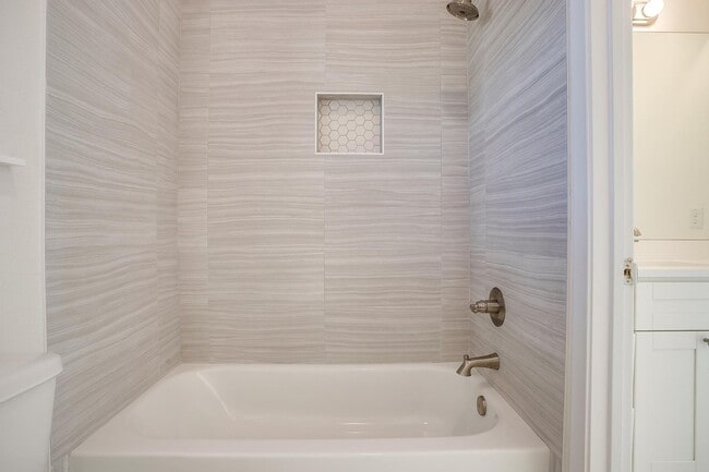 Building Photo - Amazing 5 Bed, 3 Bath New Build- Beautiful...