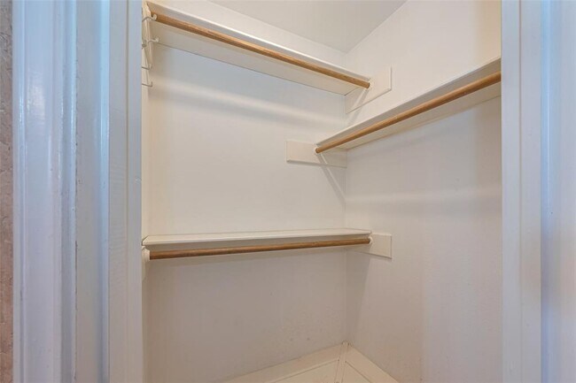Building Photo - 14911 Sun Harbor Dr