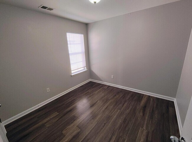 Building Photo - 5646 Sycamore Woods Dr
