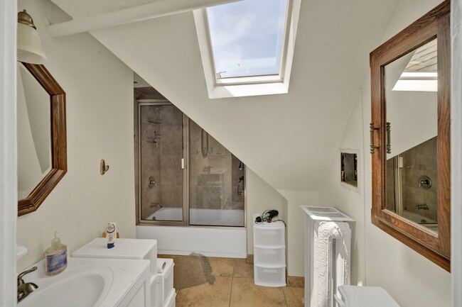 Building Photo - 819 Gaffield Pl