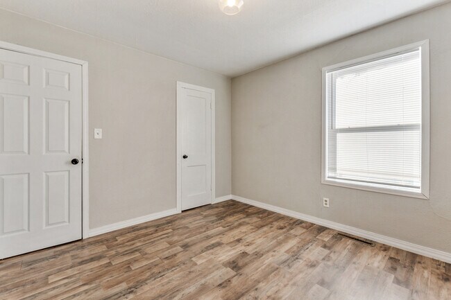 Building Photo - 1017 N Pershing St