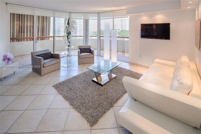 Building Photo - 15645 Collins Ave