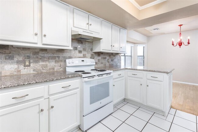 Building Photo - 10304 Southridge Terrace