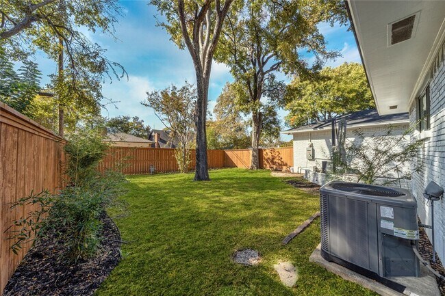 Building Photo - 5837 Clendenin Ave