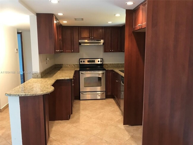 Building Photo - 9355 Fontainebleau Blvd