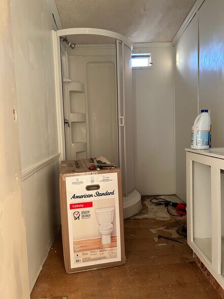 Bathroom number 2 - 917 Castle Rock St