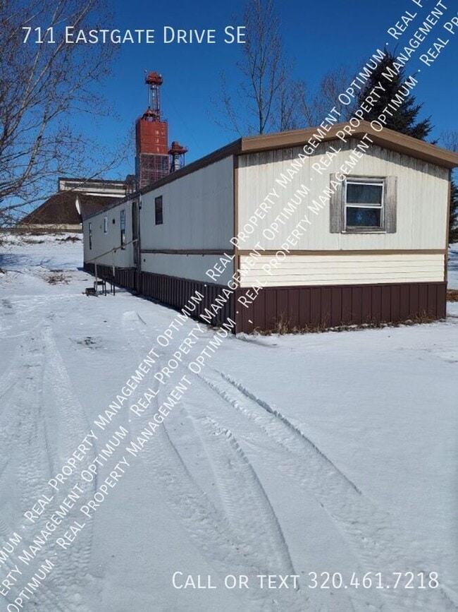 Building Photo - 711 Eastgate Dr SE