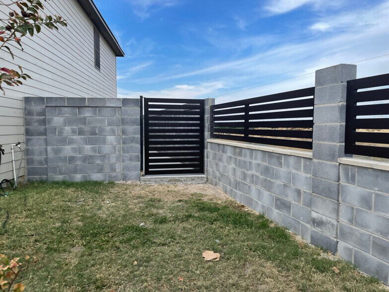 Building Photo - 3821 Gregorio Lerma Dr