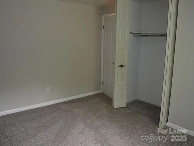Building Photo - 634 Sweetgum Ln