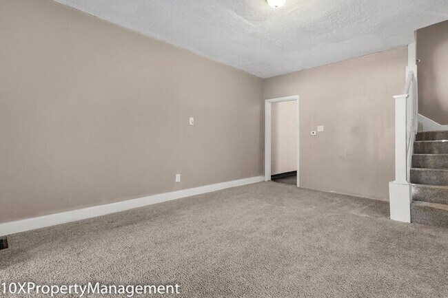 Building Photo - 498 N Champion Ave