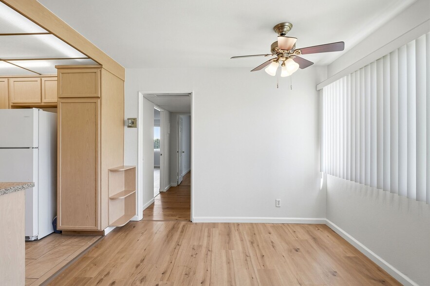 Building Photo - 497 S El Molino Ave