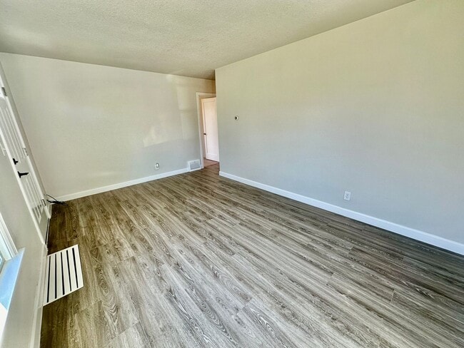 Building Photo - New on the Market!