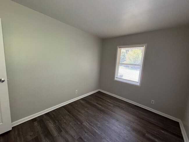 Building Photo - Far Eastside 4 Bedroom 2 Bath
