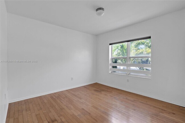 Building Photo - 1542 Drexel Ave
