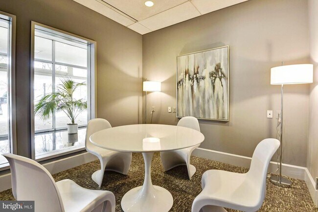 Building Photo - 800 4th St SW