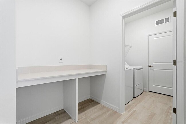 Building Photo - 9222 Scouter Bee Pl