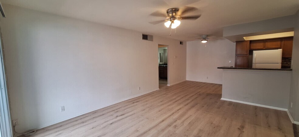 Building Photo - 1455 E Katie Ave