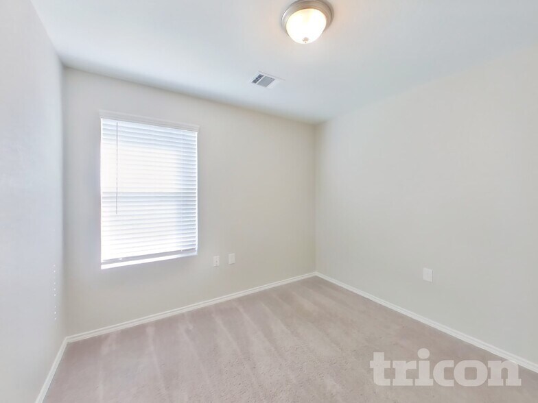 Building Photo - 1410 Putters Edge