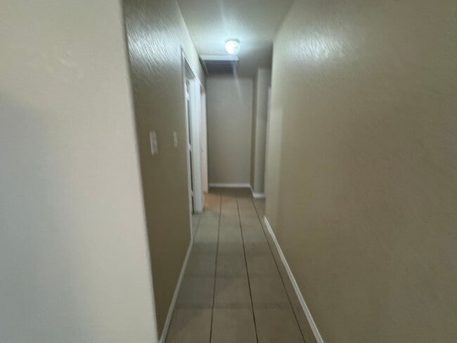 Building Photo - COMFORTABLE HOME | SINGLE STORY  |  CLOSE TO HWY 151 & 410 | SHOPPING & RESTAURANTS