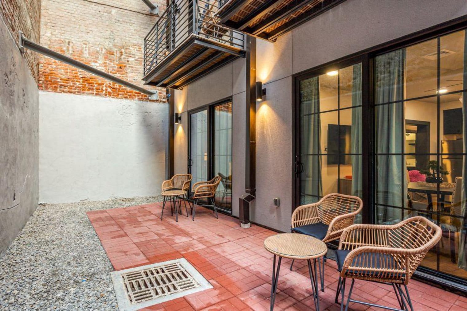 Building Photo - 611 Commerce St