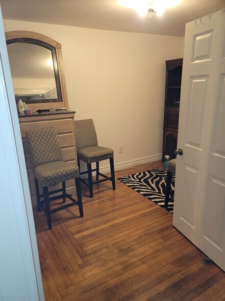 Building Photo - 94 Gill St