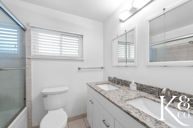Building Photo - Charming 3-Bedroom Home with Pool in Prime...