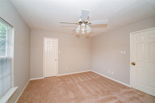 Building Photo - 3423 Hidden Creek Dr