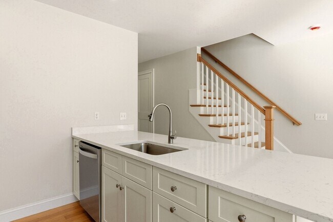 Building Photo - 13 1/2 Merrimac St