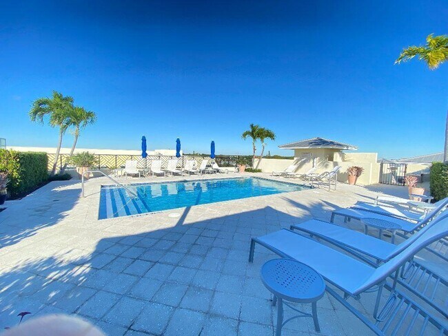 Building Photo - 225 NE 1st St