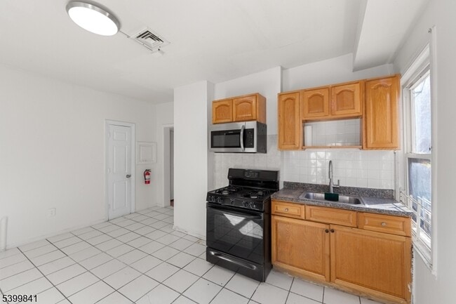 Building Photo - 84 Washington Pl