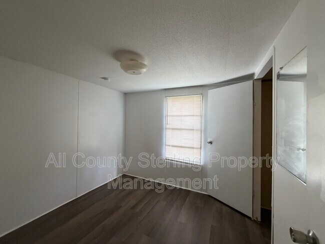 Building Photo - 193 NW Gerson Ln