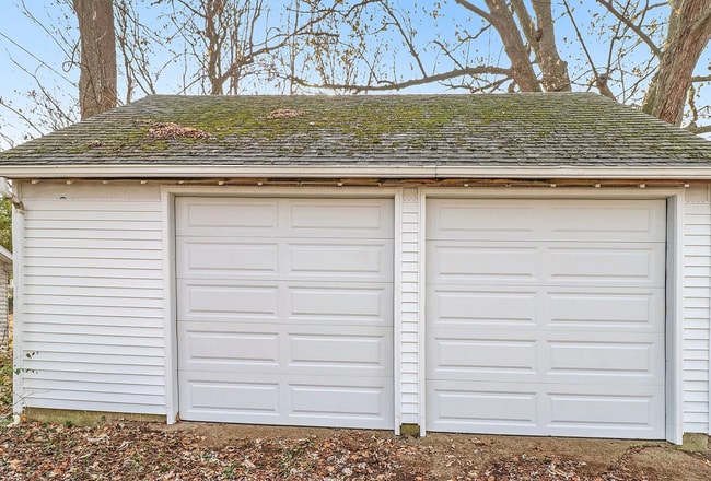 Building Photo - 405 E Woodside St